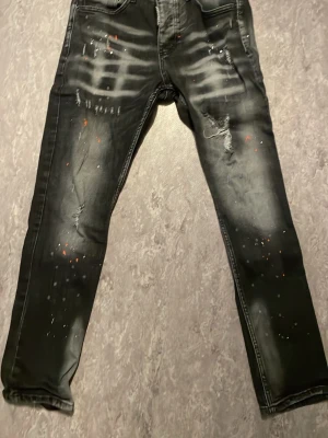 Grå/Svarta Jeans - Fina jeans ej användning 