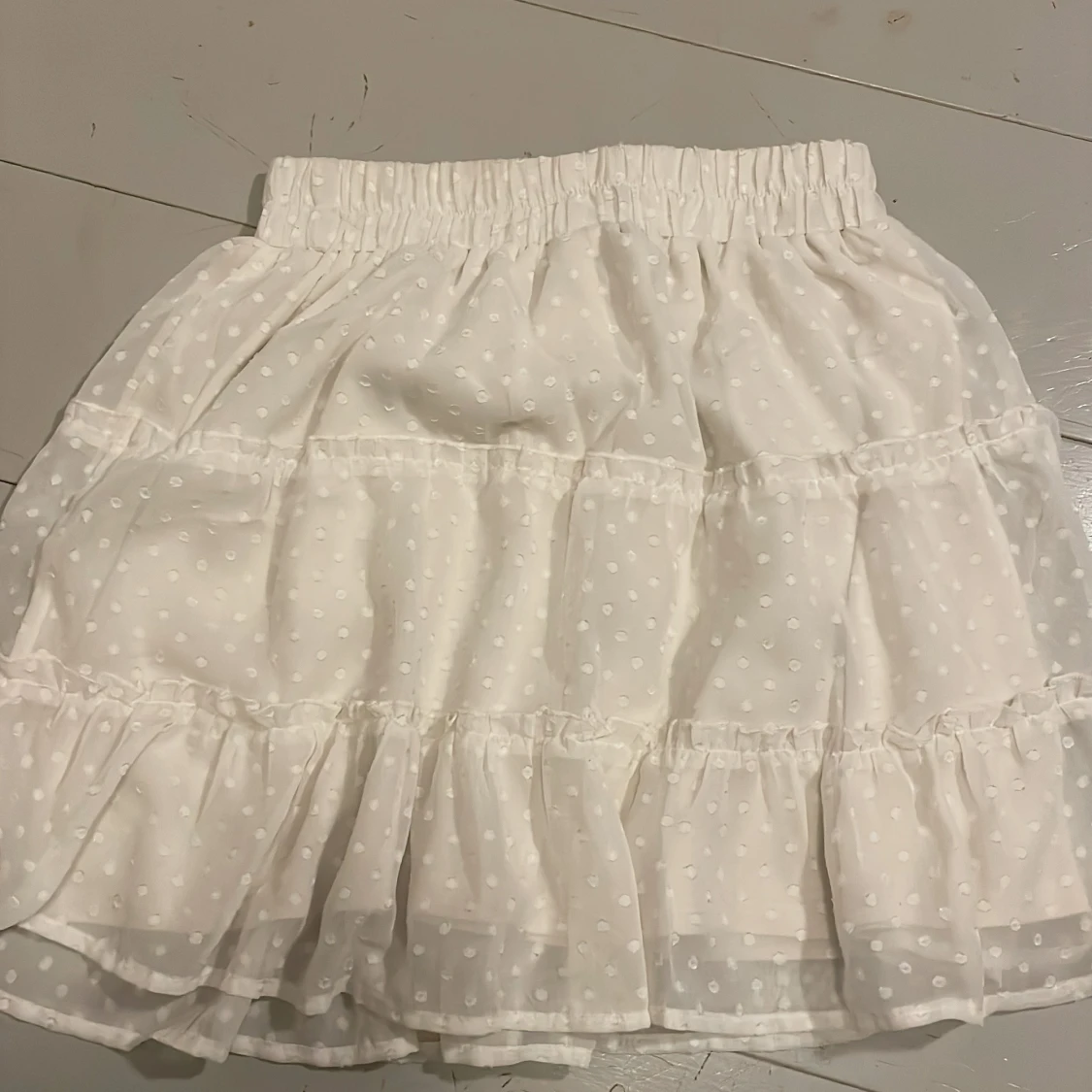 Vit prickig kjol - 1