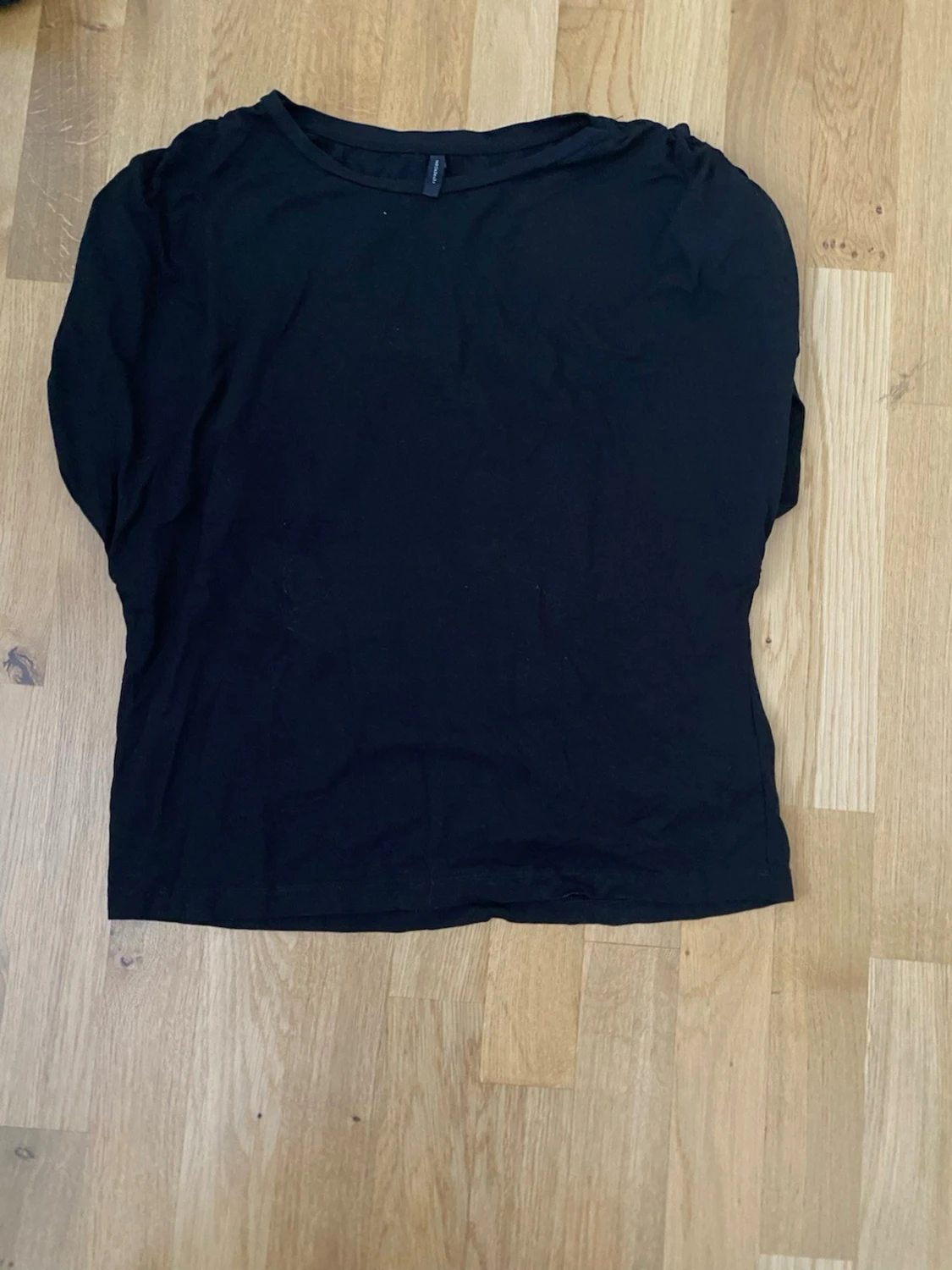 Svart långärmad topp från Peppercorn