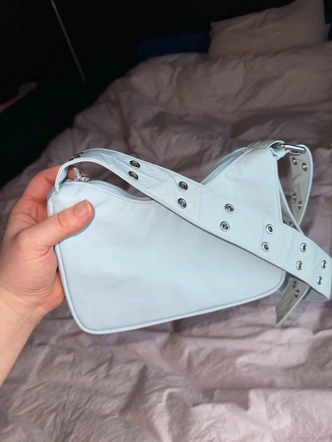 Ljusblå axelväska från weekday - 1