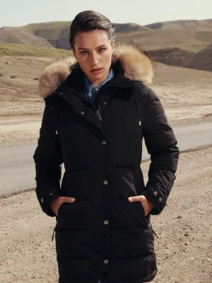 Svart lång Hollies jacka  - Säljer en svart lång dunjacka från Hollies som inte kommer till användning med äkta päls 