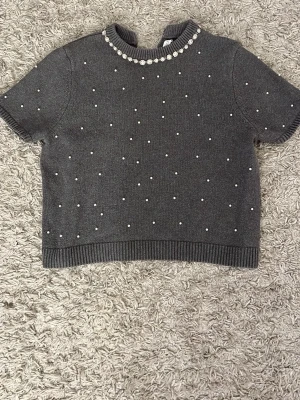 Zara topp!💞 - Jättefin topp från Zara i storlek L men sitter mer som en xs/s då den är liten i storleken! 💞