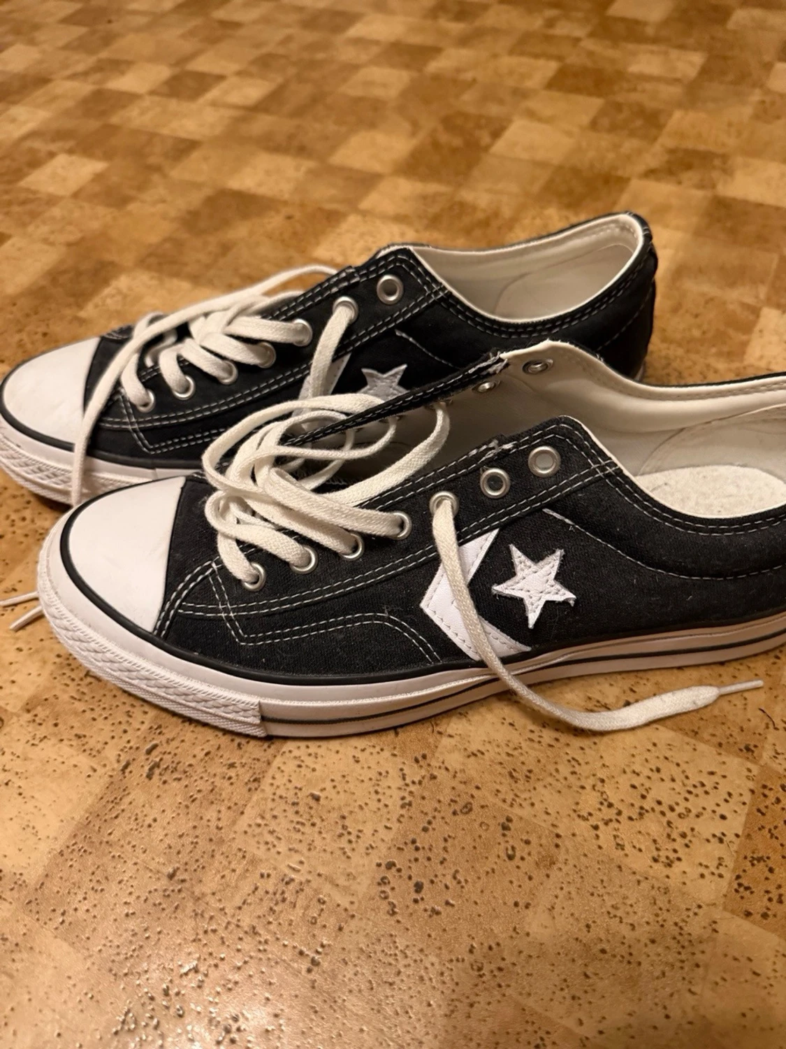 Svarta Converse One Star sneakers