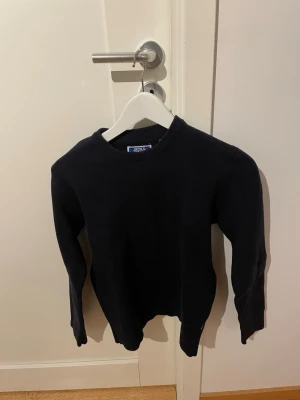 Blå tröja från Jack and Jones  - Hör av vid frågor.