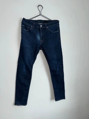Mörkblå skinny jeans från Tiger of Sweden  - Snygga Tiger of Sweden jeans 