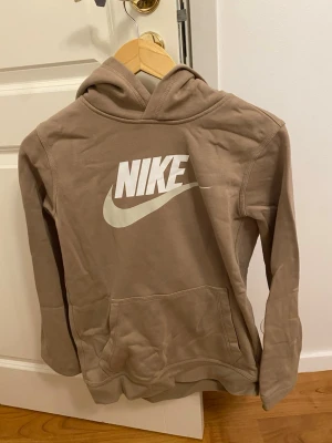 Nike hoodie - Nike hoodie perfekt för chill stunder