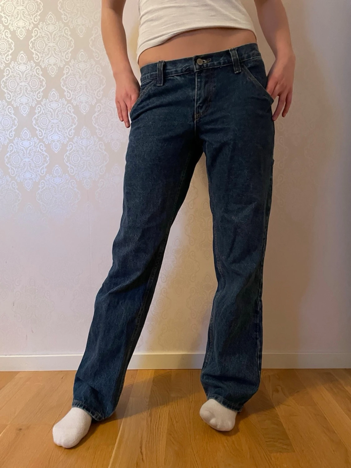 Mörkblå raka jeans