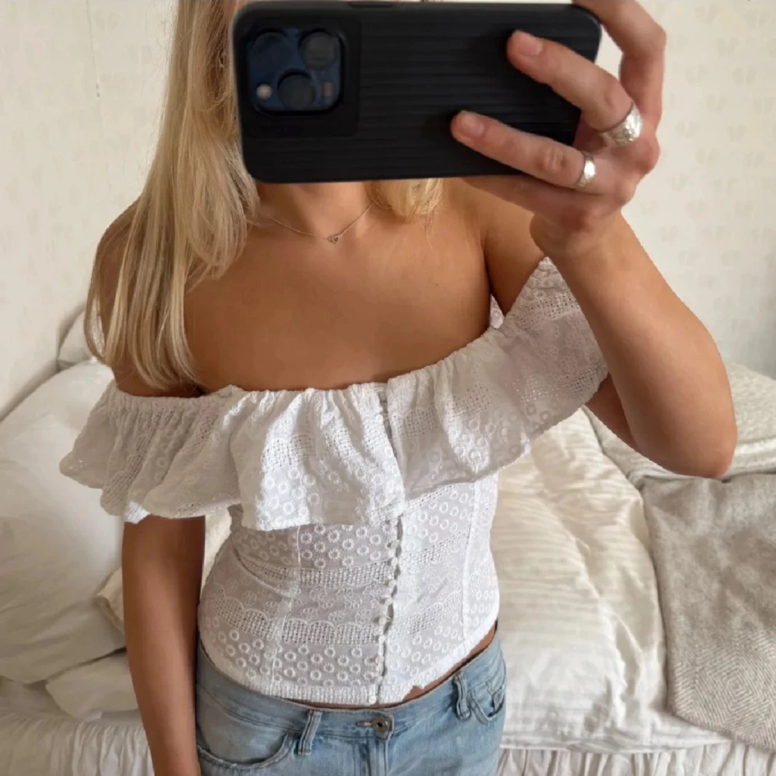 Vit off shoulder topp