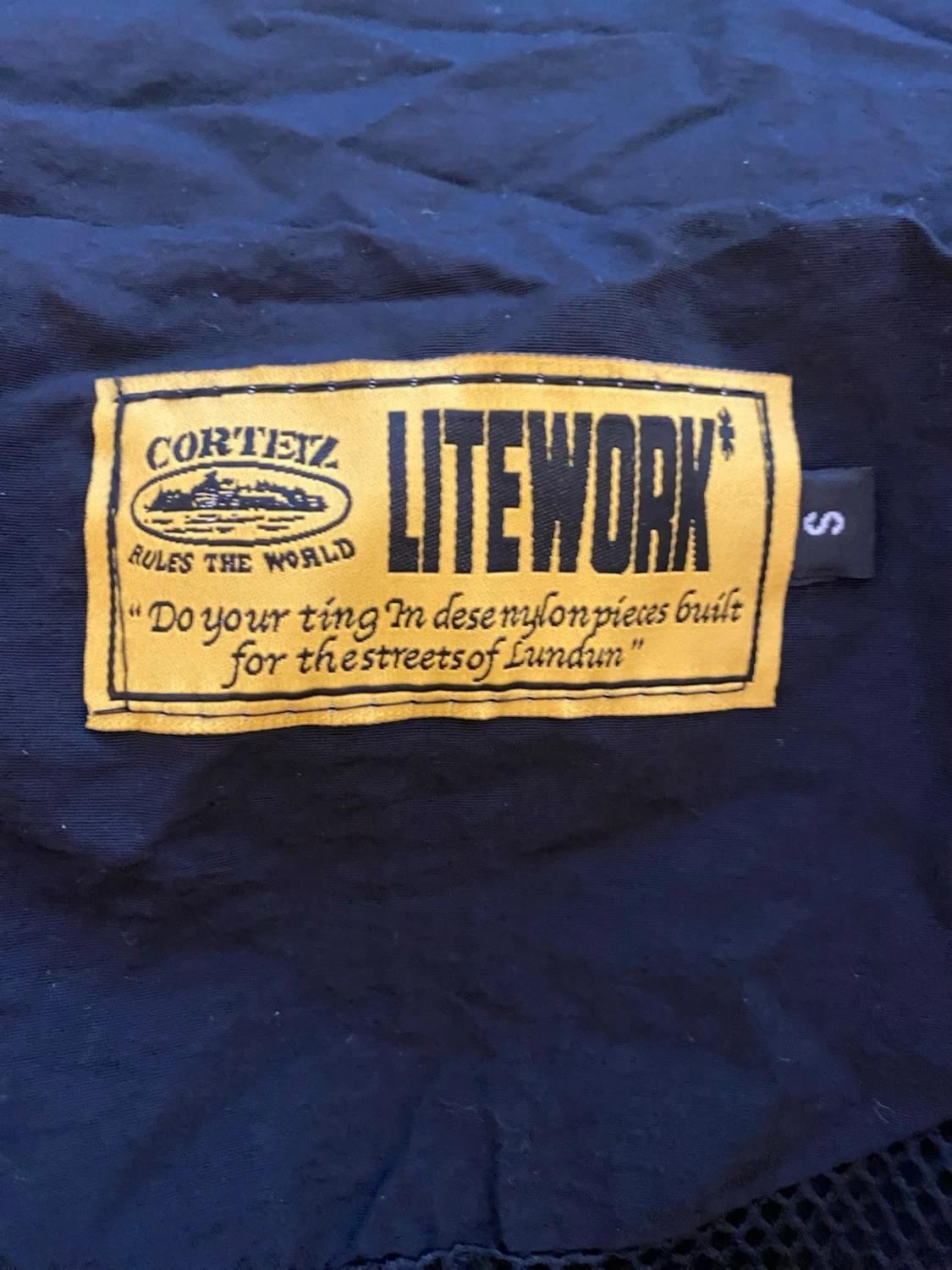 Svart och vit vindjacka från Corteiz - 4