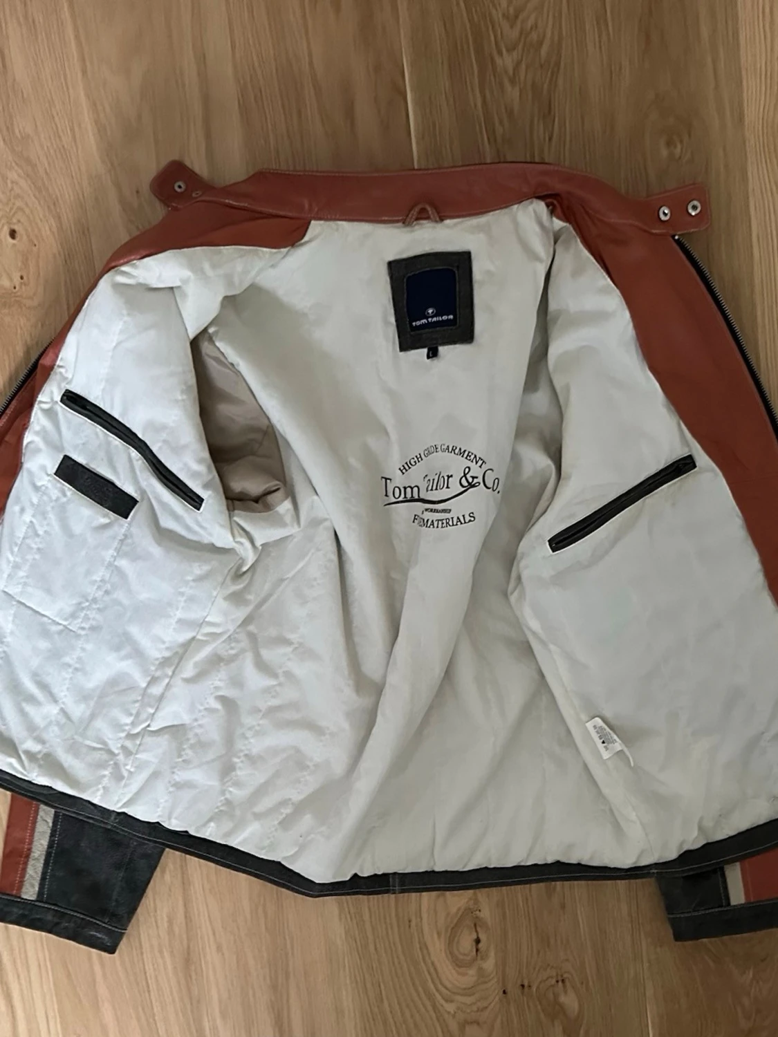 Mörkgrå och röd skinnjacka Tom Tailor - 2