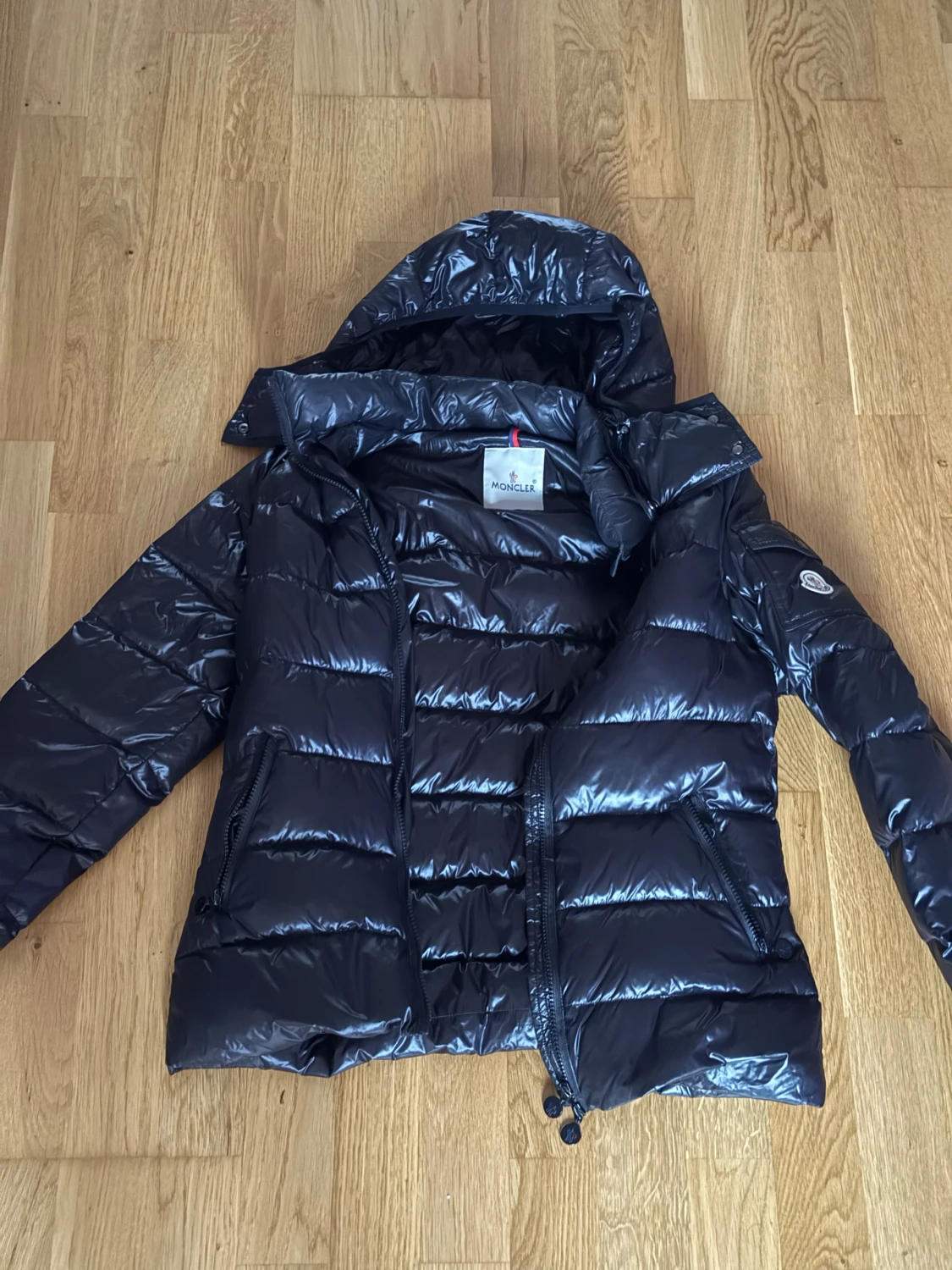 Svart Moncler maya äkta - 1