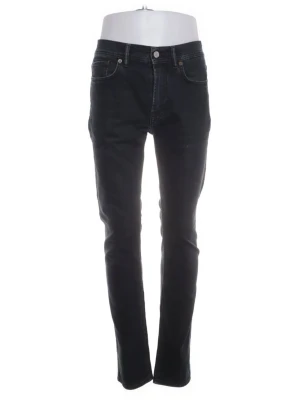 Svarta Acne Studios jeans - Snygga svarta jeans från Acnes. De har en slim passform med klassisk femficksdesign och svarta sömmar. Jeansen är tillverkade i stretchigt bomullsmaterial för extra komfort och har en mörk tvätt som ger en cool vibe.