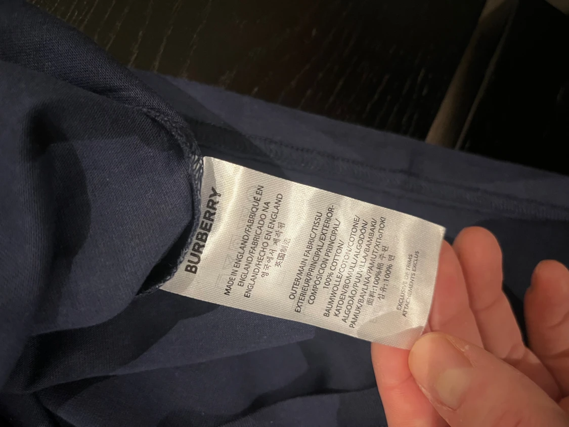 Blå Burberry t-shirt med mönstrad kant - 2