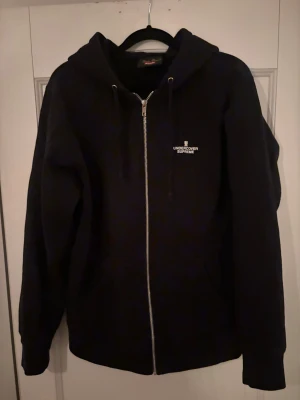 Supreme X Undercover ”Generation f you”  - Säljer denna extremt sällsynta hoodie från Supreme x Undercover. Skicket är 9/10 då den är använd ett fåtal gånger. Den är självklart äkta!