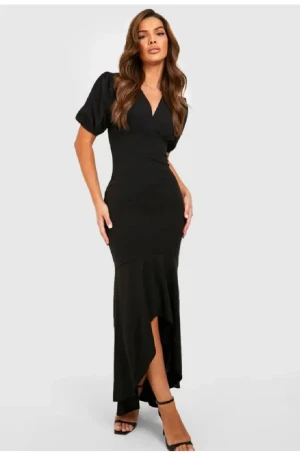 Svart Klänning  - Jätte  fin  och ser jätte bra att ha på sig till fester 