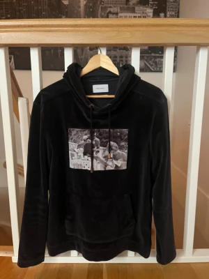 LIMITATO hoodie - Säljer schysst hoodie fr Limitato 🔥🌟 nice motiv och knappt använd så mkt bra skick! Storlek M 👍🏼