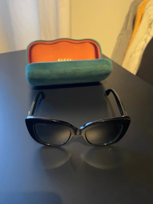 Solglasögon från Gucci - Köpt 2021 på Åhlens, nypris 3490kr. Kvitto finns.