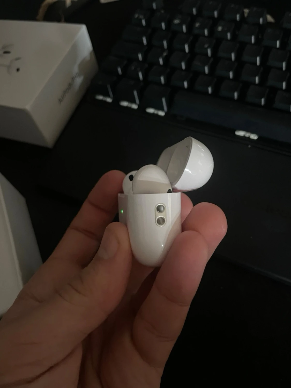 AirPods Pro (2nd generation) with MagSafe Charging Case (USB-C) - 5