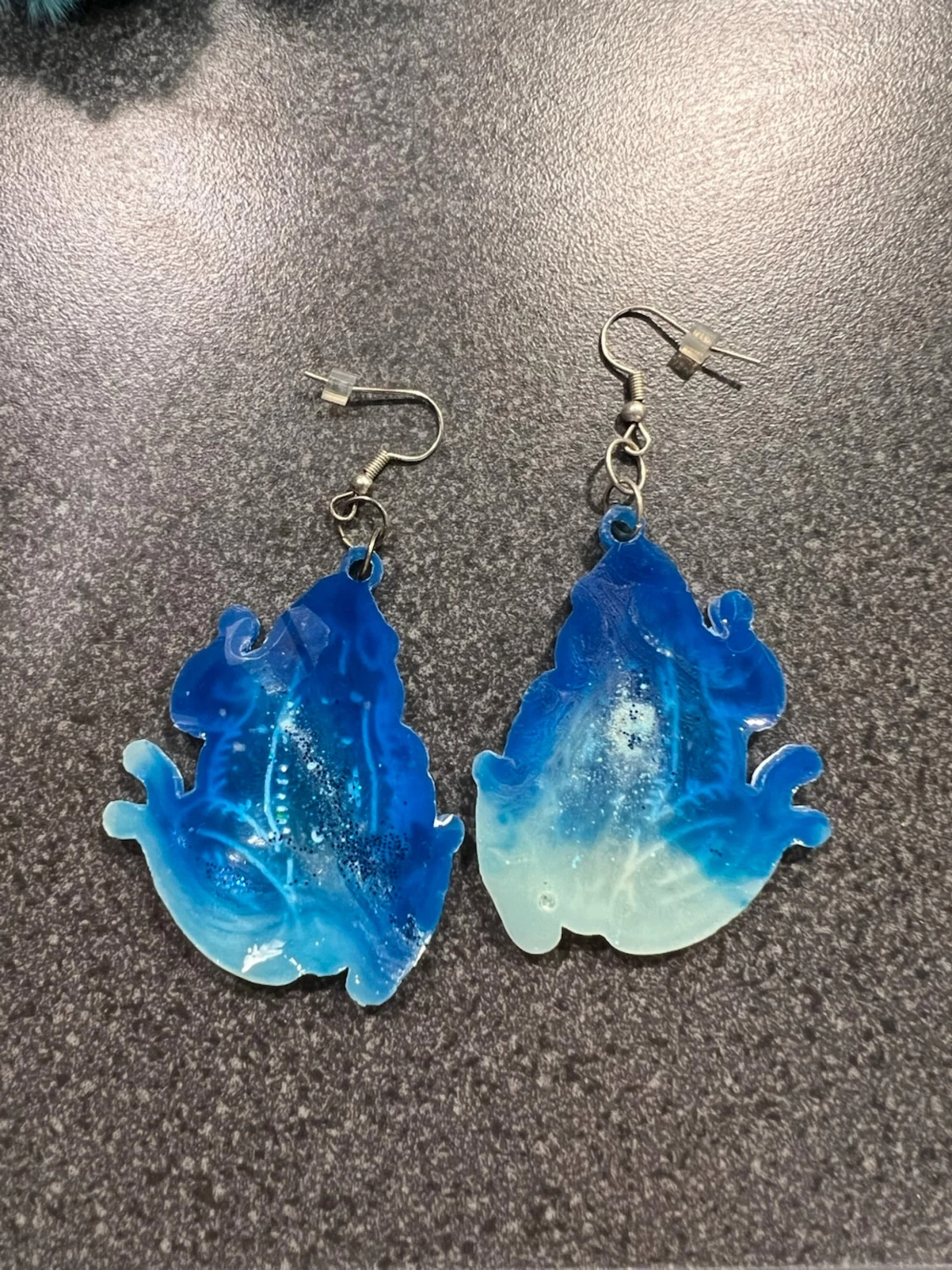 Blå glittriga grod örhängen  - 1