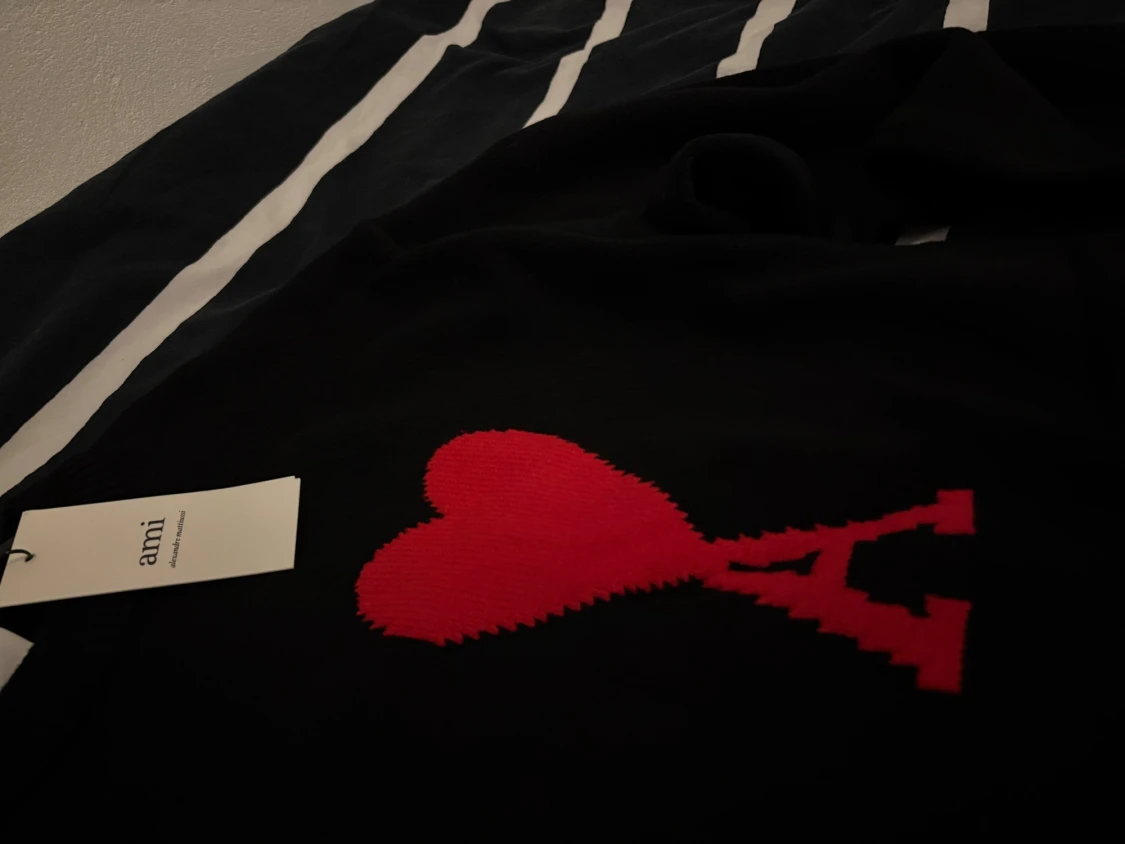 Svart stickad tröja från Ami - 2