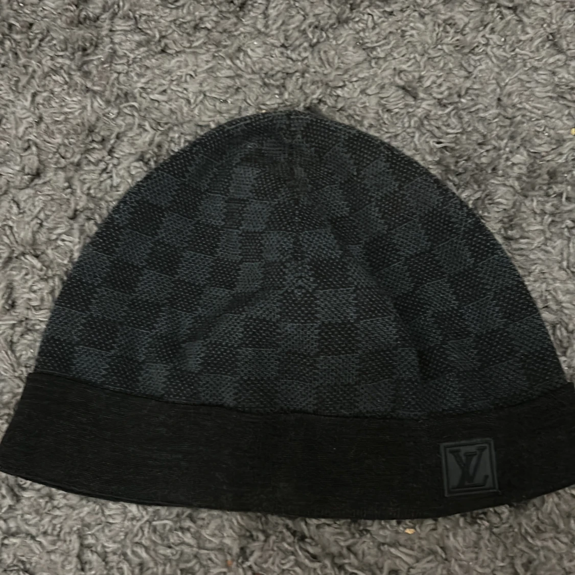 Svart rutig mössa från Louis Vuitton