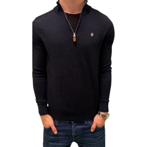 Morris Halfzip - Hej! Säljer denna väldigt populära och snygga Morris halfzip | Storlek: S | Skicket är mycket bra, inga tecken på användning | Modellen är 175 och väger 70kg | Pris kan diskuteras! | Hör av dig vid intresse eller minsta fundering!