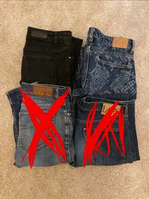 MiniBulk Märkes Jeans - Säljer en bulk med fyra par jeans! Märken : Morris, Weekday (de med mönster) och Lee. Kan användas för reselling, personligt bruk eller som present(er). Det blir billigare desto fler man köper (procentuellt)   Hör av dig om frågor uppstår om mått eller liknande! //Arvid