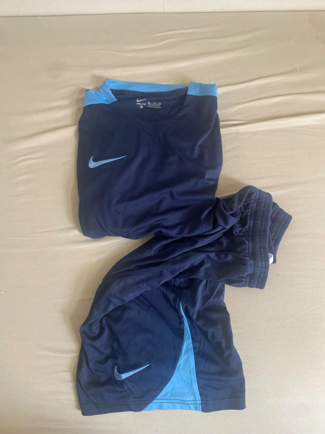 Nike set, L  - 1