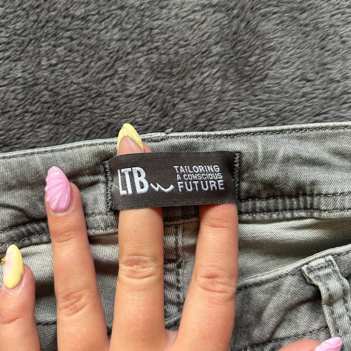 Grå jeans från LTB Valerie - 2