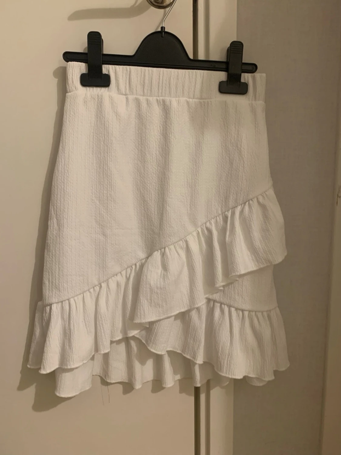 Vit volangkjol från nelly