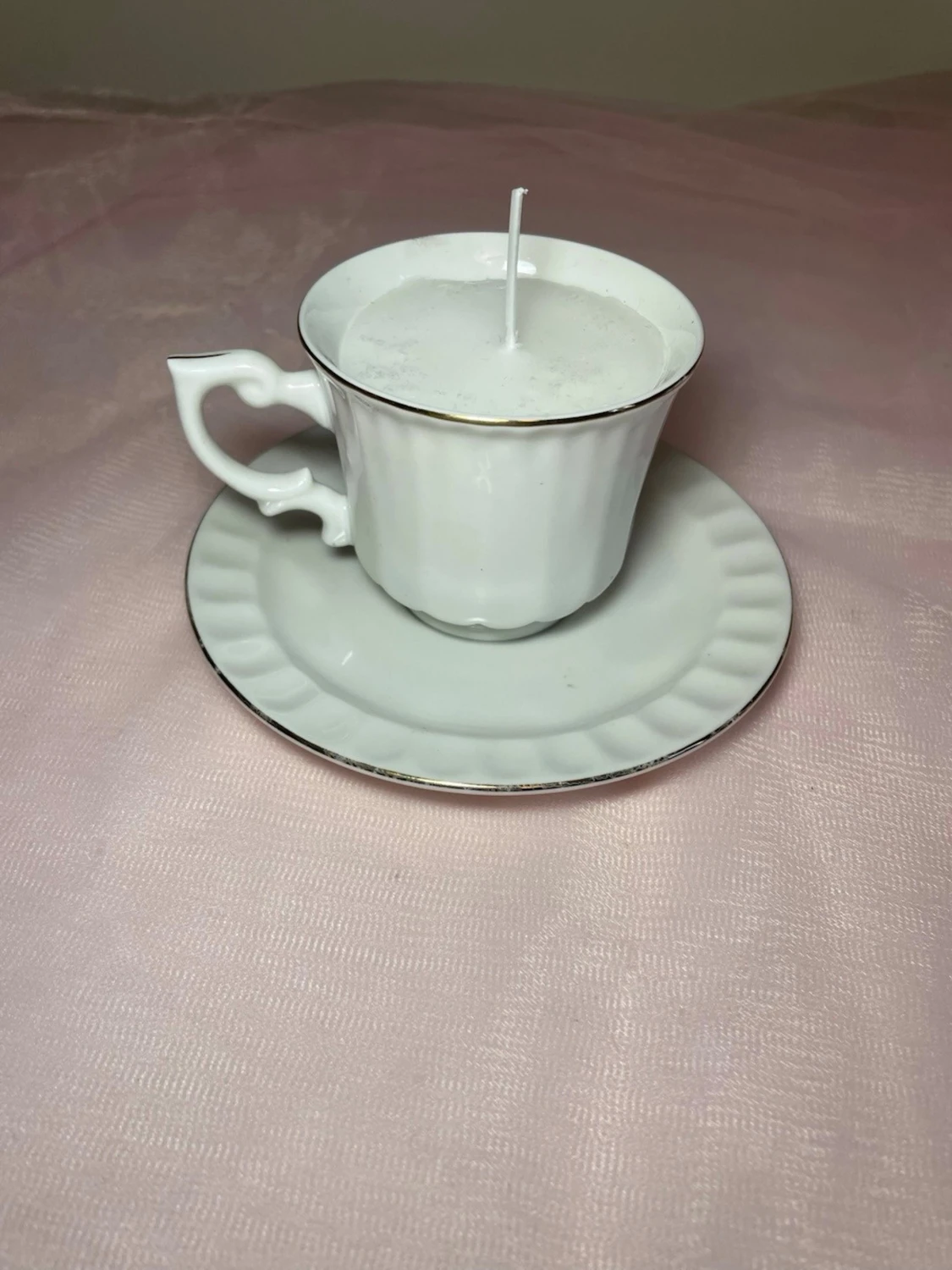 Doftljus i tekopp i en vit färg nr 1 