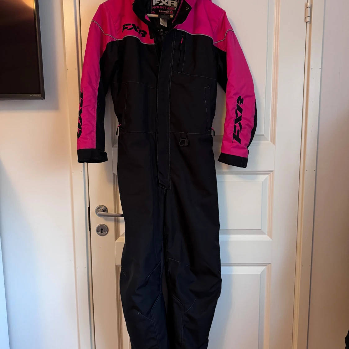 FXR svart och rosa skoteroverall stl 12 (junior)