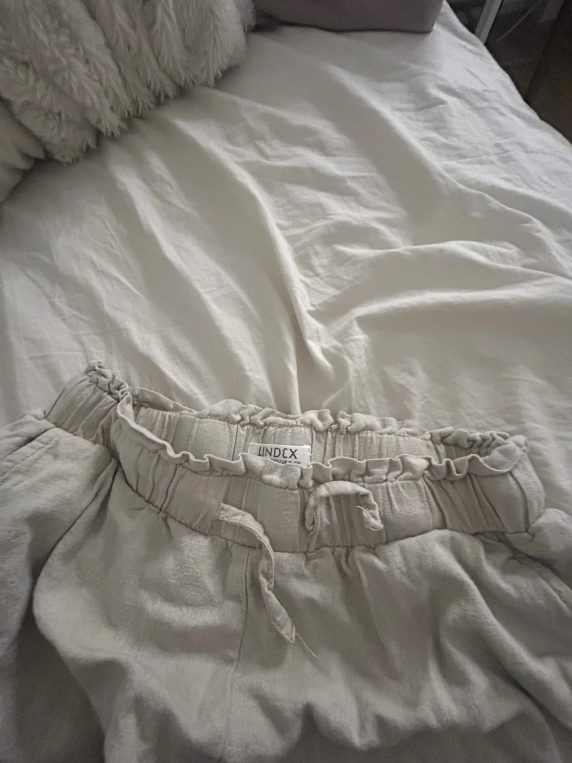 Beige linneshorts från Lindex med snörning - 1