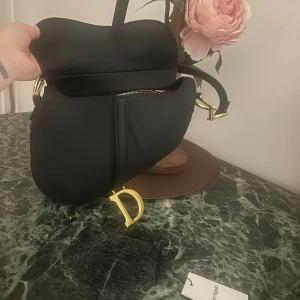 Fin väska äkta skin - Med fråga hör av dig 