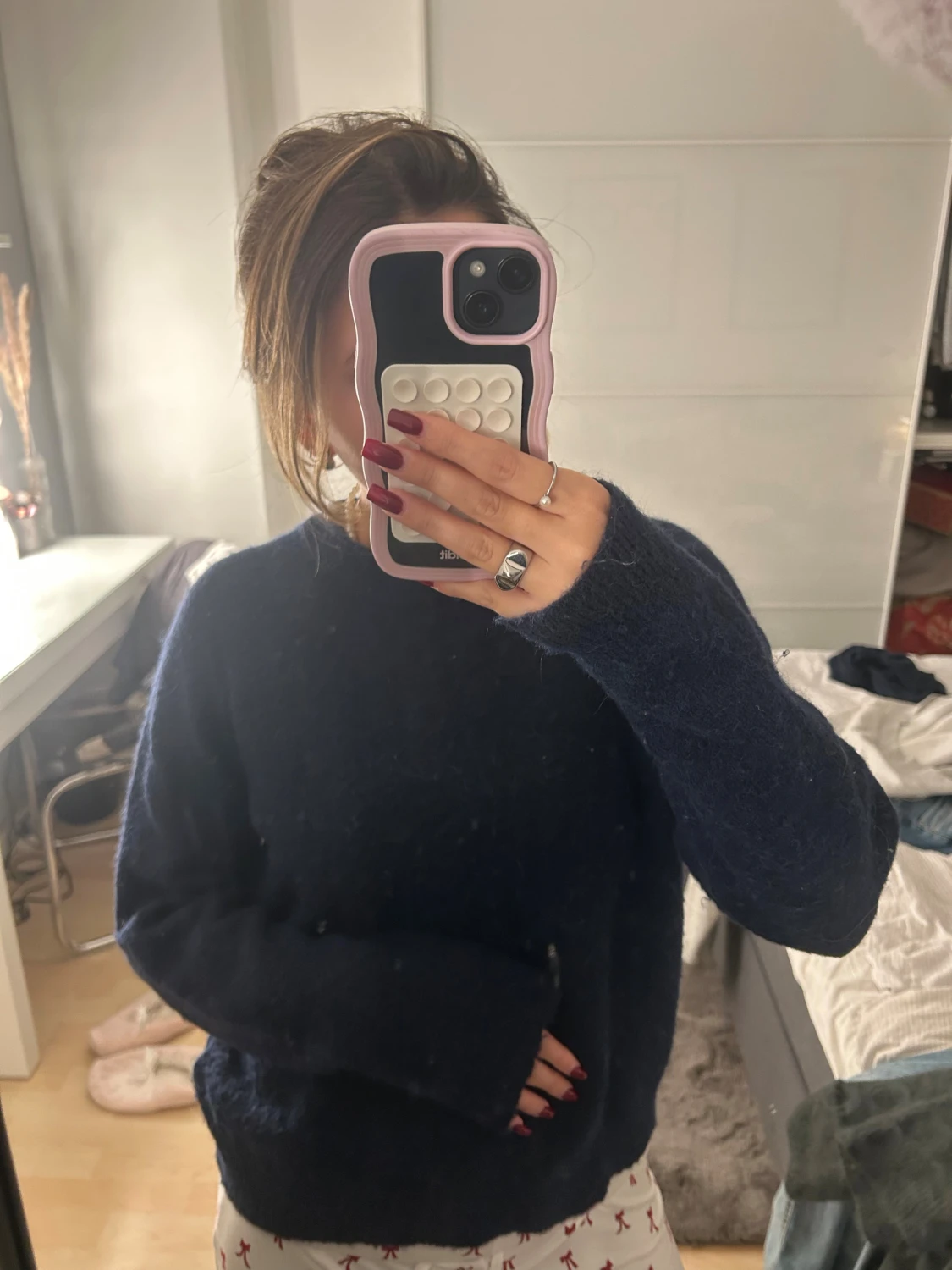 Mörkblå stickad tröja 