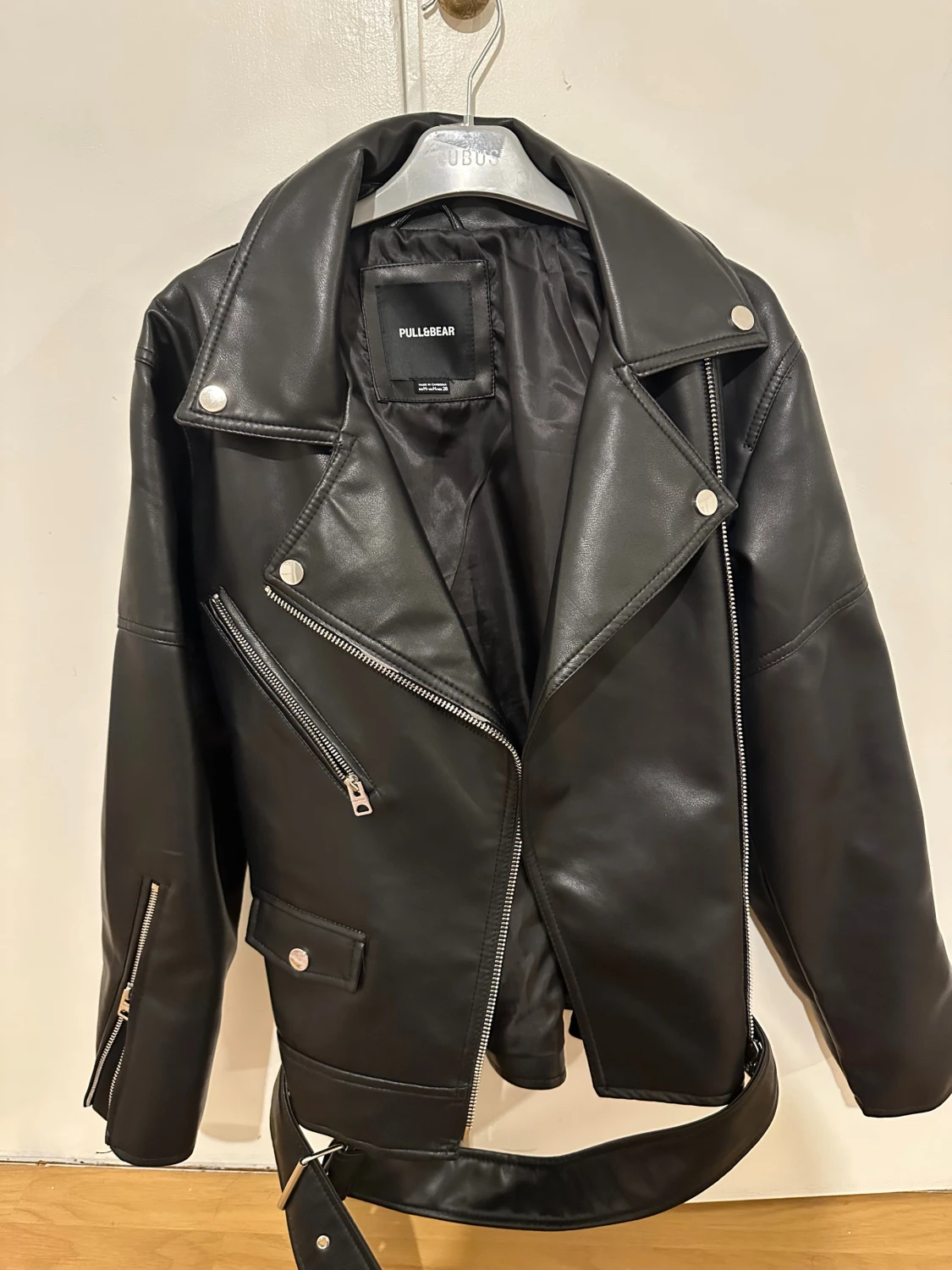 Svart skinnjacka från Pull&Bear