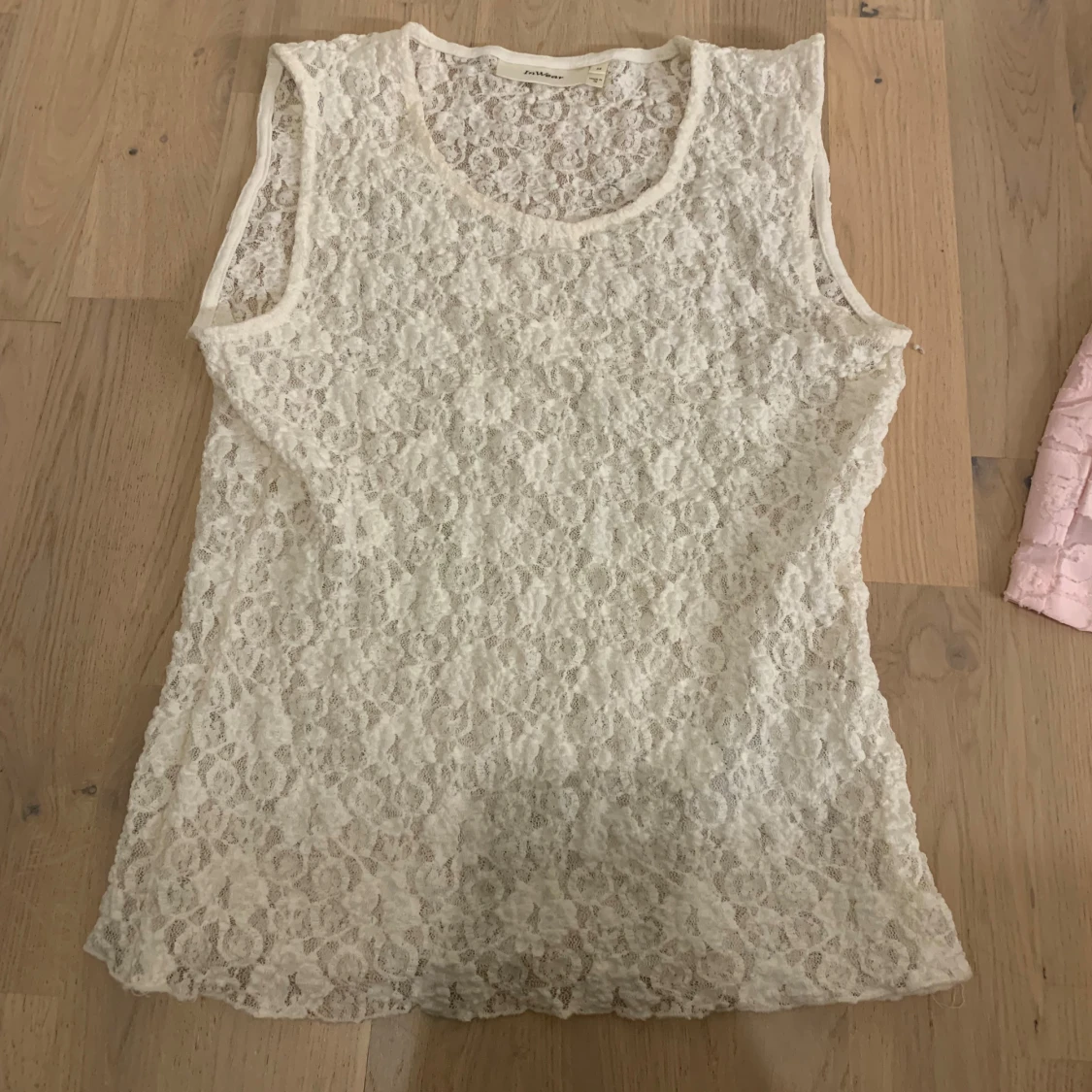 Vit spetsig linnetopp från InWear