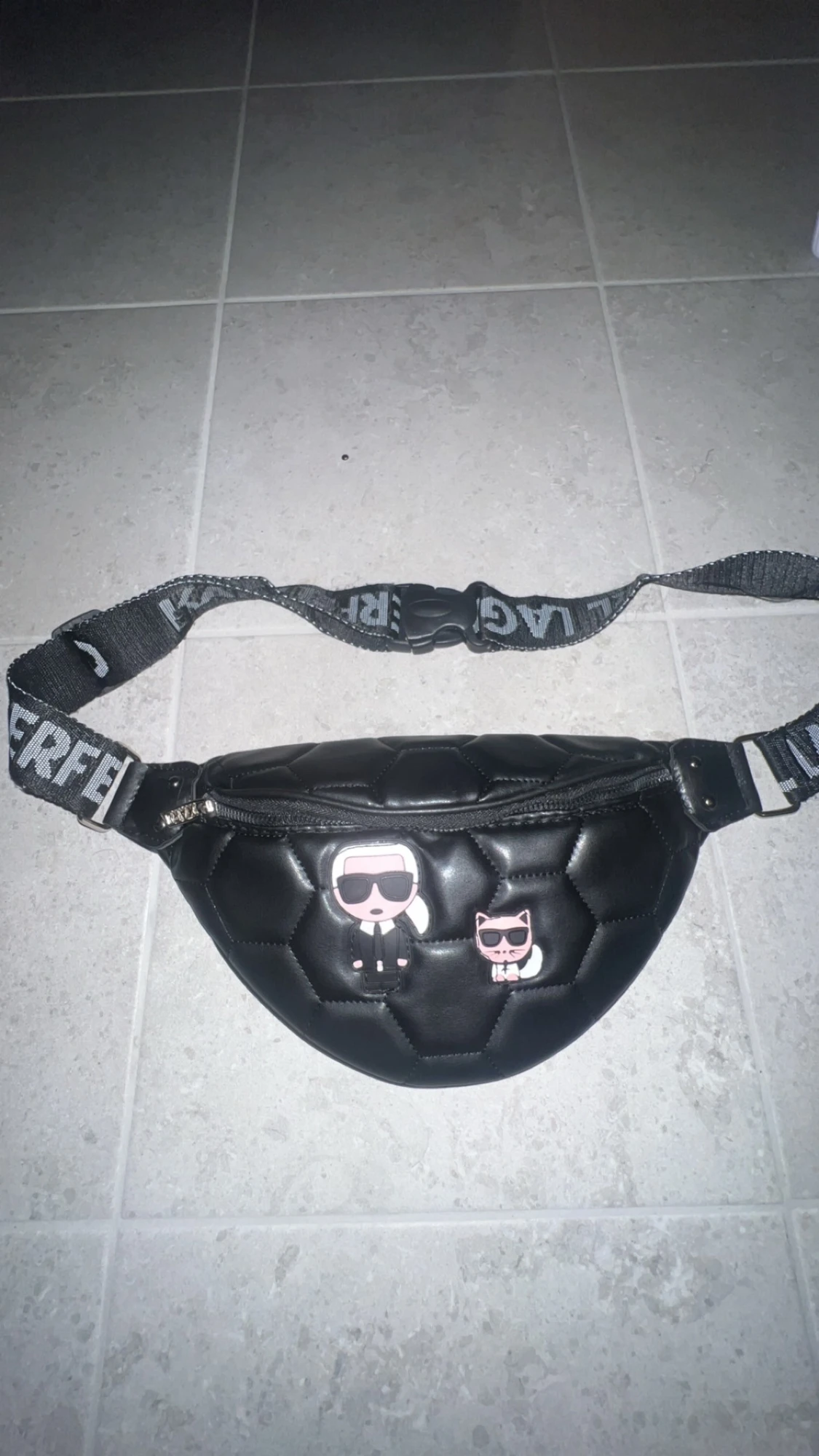 Magväska med cola gubbar