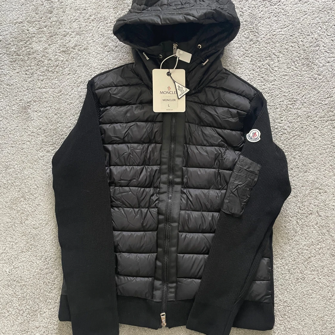 Svart Moncler cardigan med huva