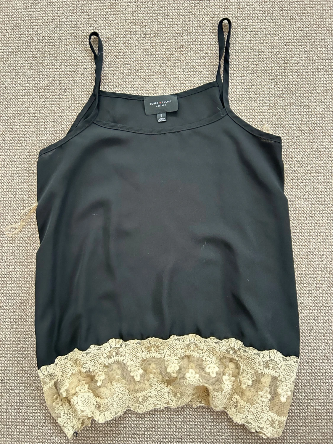 Svart linnetopp med spets från Romeo & Juliet - 1