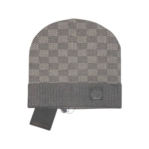 Louis Vuitton mössa - Helt ny mössa aldrig använd. Fraktar inom 24 timmar. Möts upp i stochkolm. 