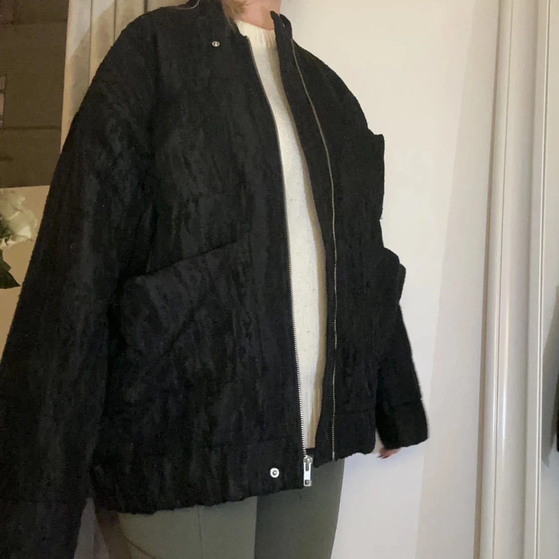 Svart oversized bomberjacka från Carin Wester - 1