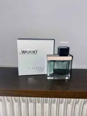 Dsquared2 Parfym 50ml - Parfym She Wood Crystal Creek Wood från Dsquared2 är en Eau de Parfum för kvinnor. Volymen är 50 ml, inte använd
