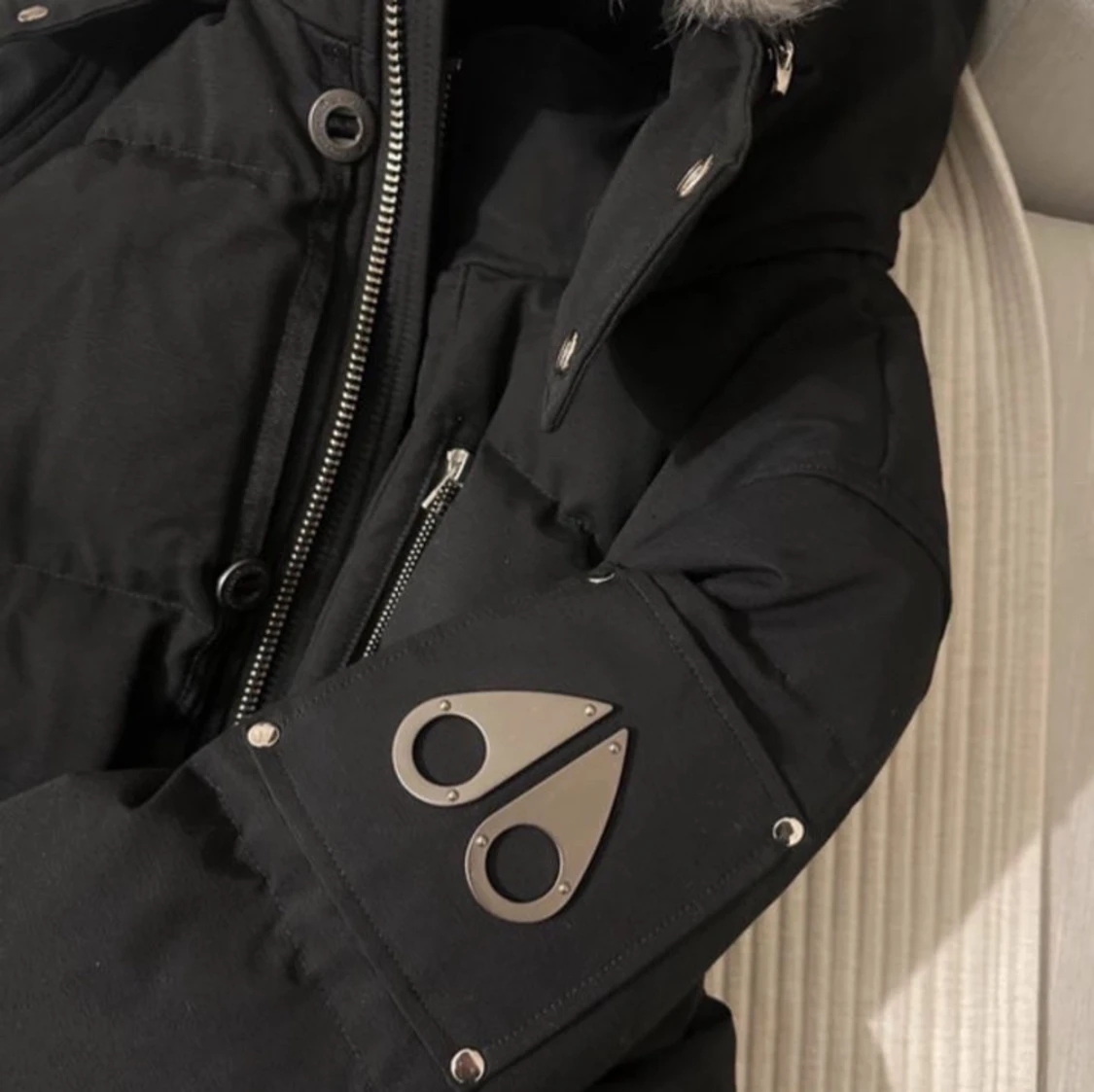 Svart Moose Knuckles dunjacka med päls - 3