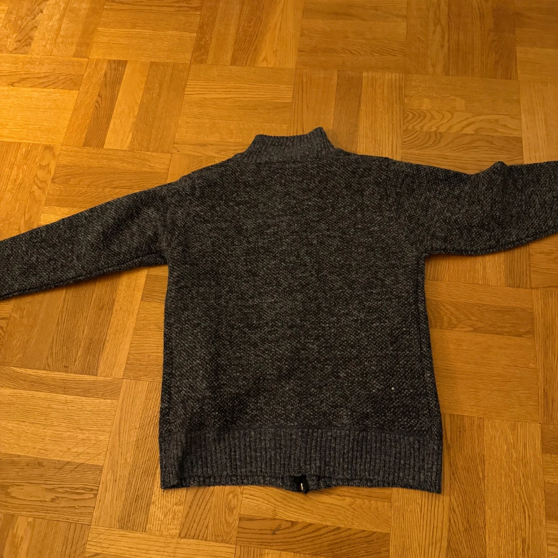 Verni-Grå stickad kofta med dragkedja - 1