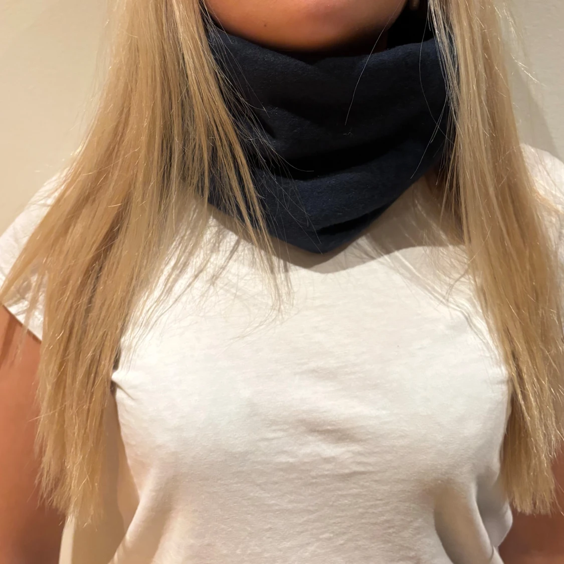 Mörkblå halsduk i fleece