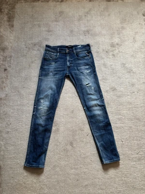 Replay jeans - Säljer dessa Replay anbass jeans i storlek 32/32. Ej använda mycket, för frågor är det bara att höra av sig🙌