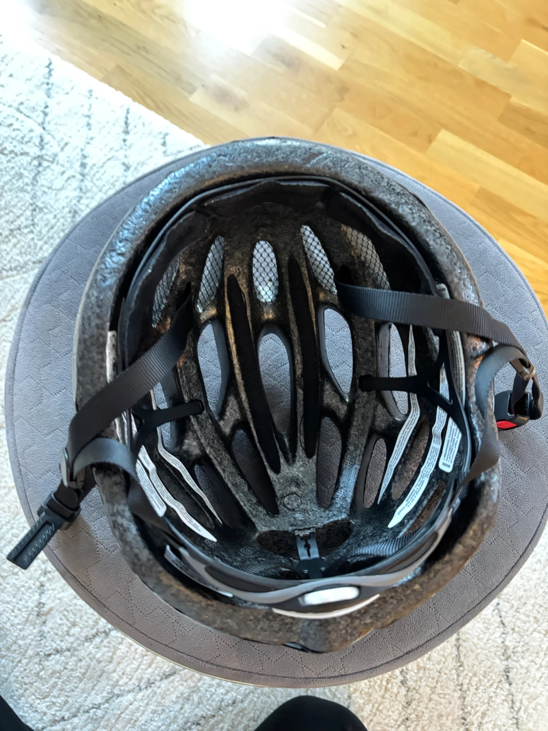 Svart cykelhjälm Giro Trinity - 1