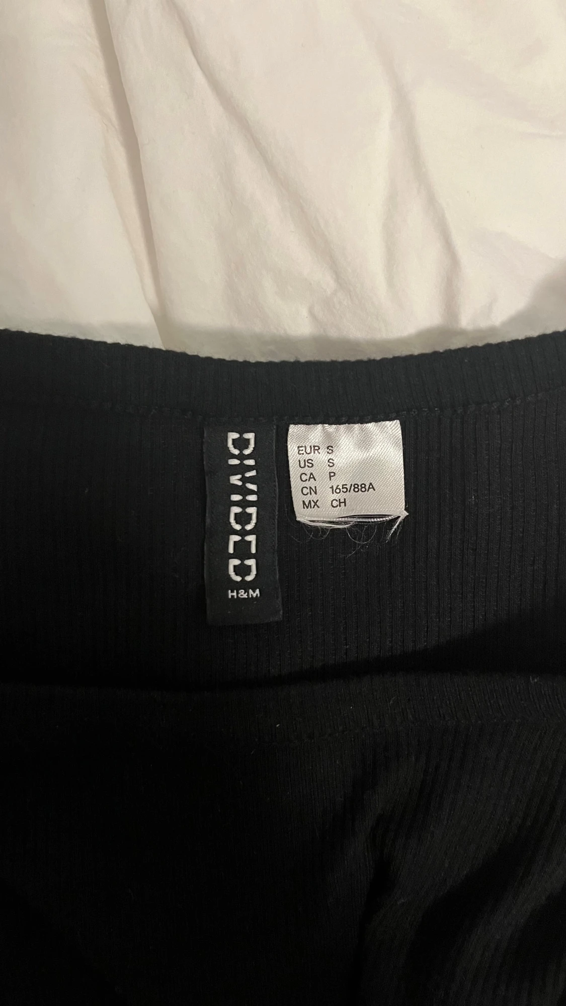 Svart långärmad topp med cut out - 1