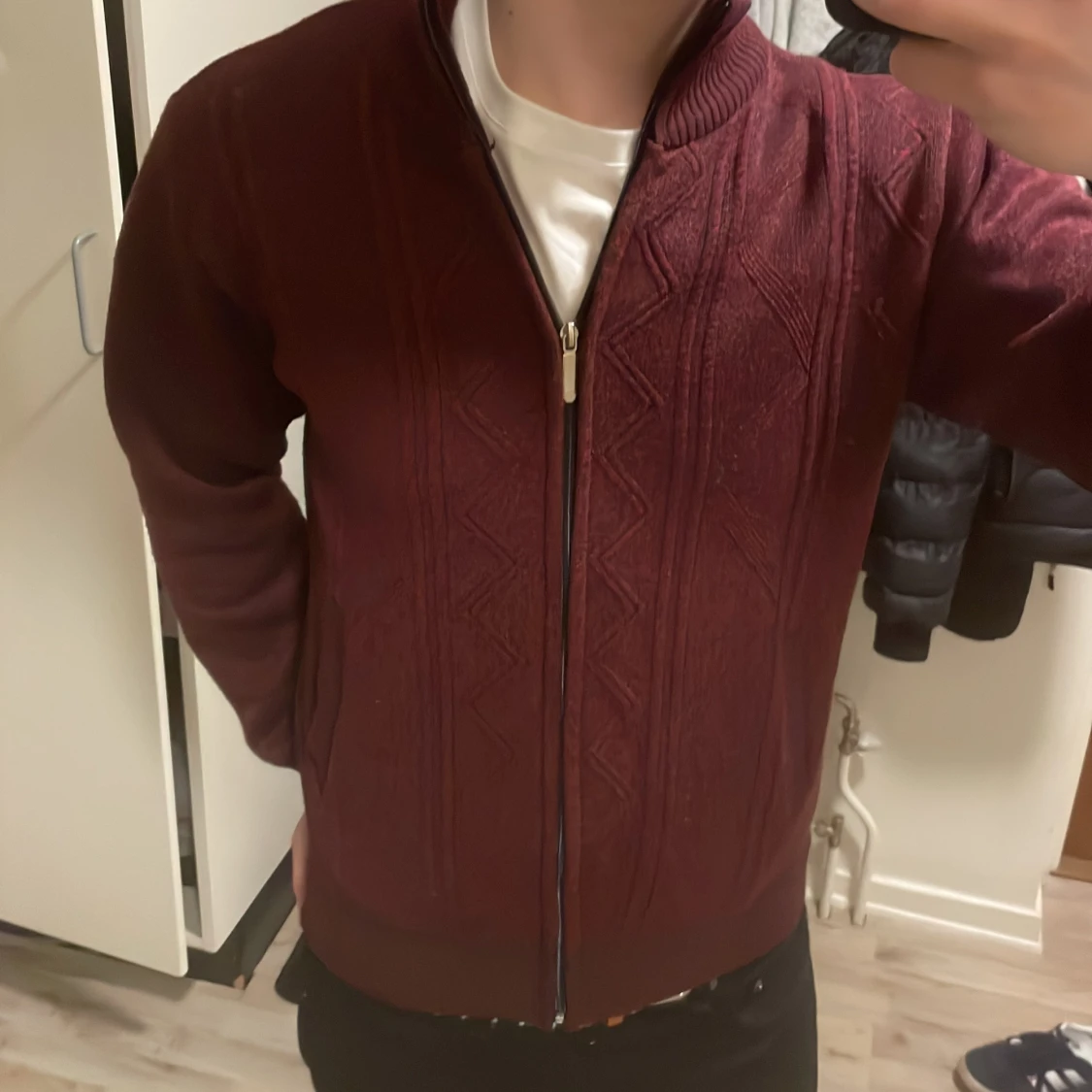 Vinröd stickad cardigan 